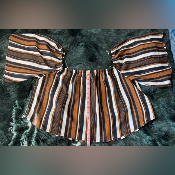 Plus size Crop Top with On our Off Shoulder Sleeves Fashionova 1X - Picture 8 of 8